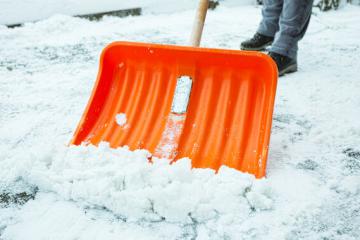 Пять способов уборки снега – от ручного до использования техники
